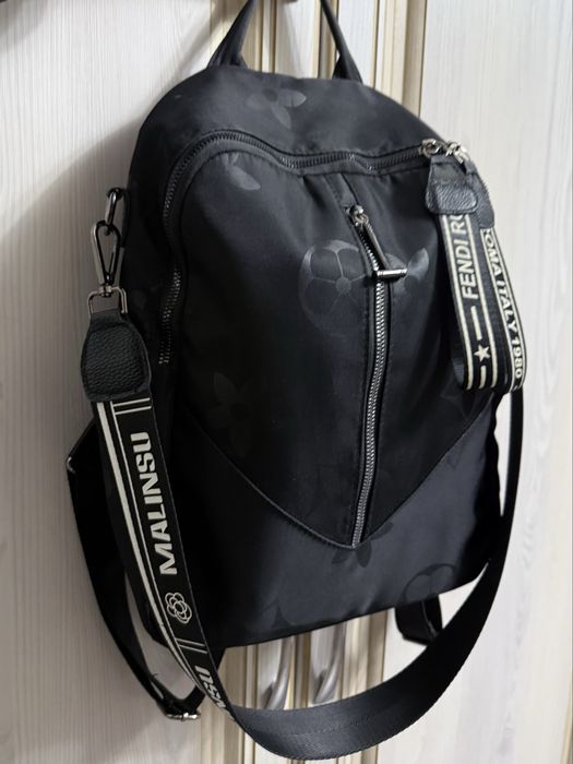 Чорний жіночий рюкзак з тканини водонепроникний