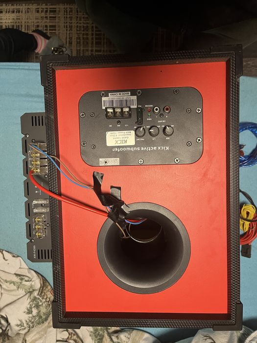 Саббуфер в авто 7200