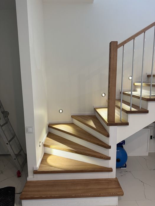 Лестница в дом,обшивка деревом,сходи для дому