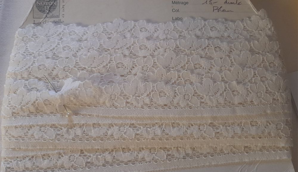 15 Mts. Renda elástica cor branco com 2,5 cm largura - Nova