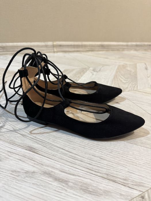 Чорні замшеві туфлі-човники