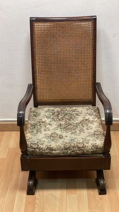 Cadeira de balanço antiga
