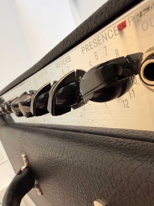 Fender Hot Rod Deluxe — combo 40W válvulas 1x12