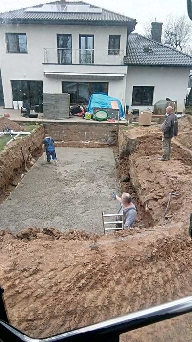 Usługi koparko ladowarka