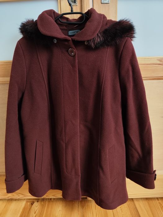 Płaszczyk  zimowy z guzikami i kapturem