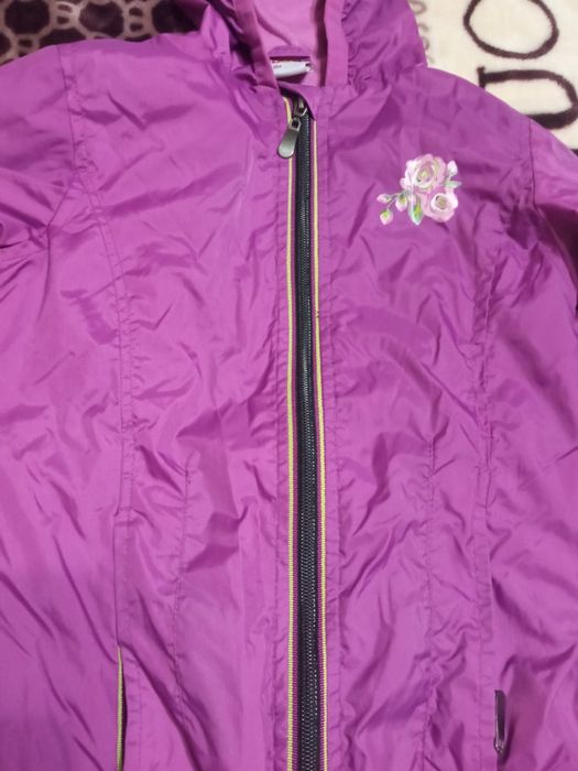 Вітрова на дівчинку