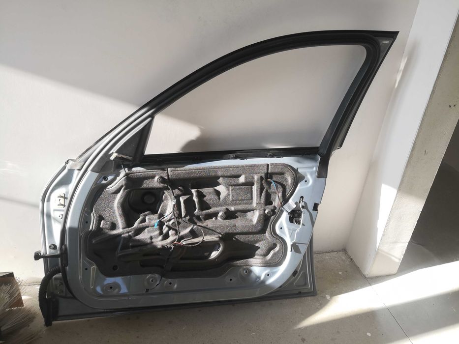 drzwi prawe przód BMW E90 SREBRNE