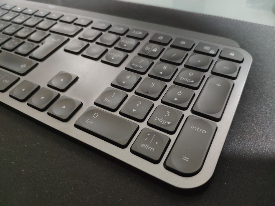 Logitech MX Keys - Como Novo
