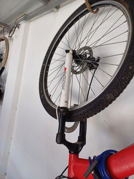 Bicicleta tt e estrada, suspencao frente e tras, travao disco 2 rodas,