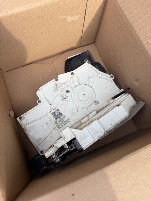 Замок дверний Audi SQ8