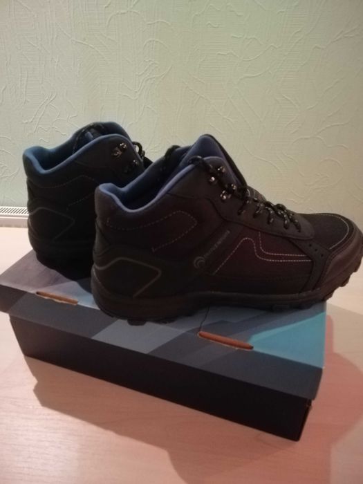 Продам мужские демисезонные ботинки OUTVENTURE черные