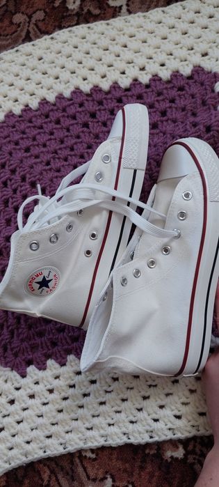 Високі кеди на плоскій подошві