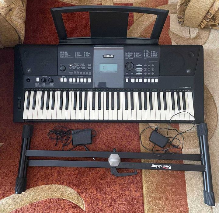 Продам синтезатор Yamaha PSR E-423 разом з сумкою для транспортування.