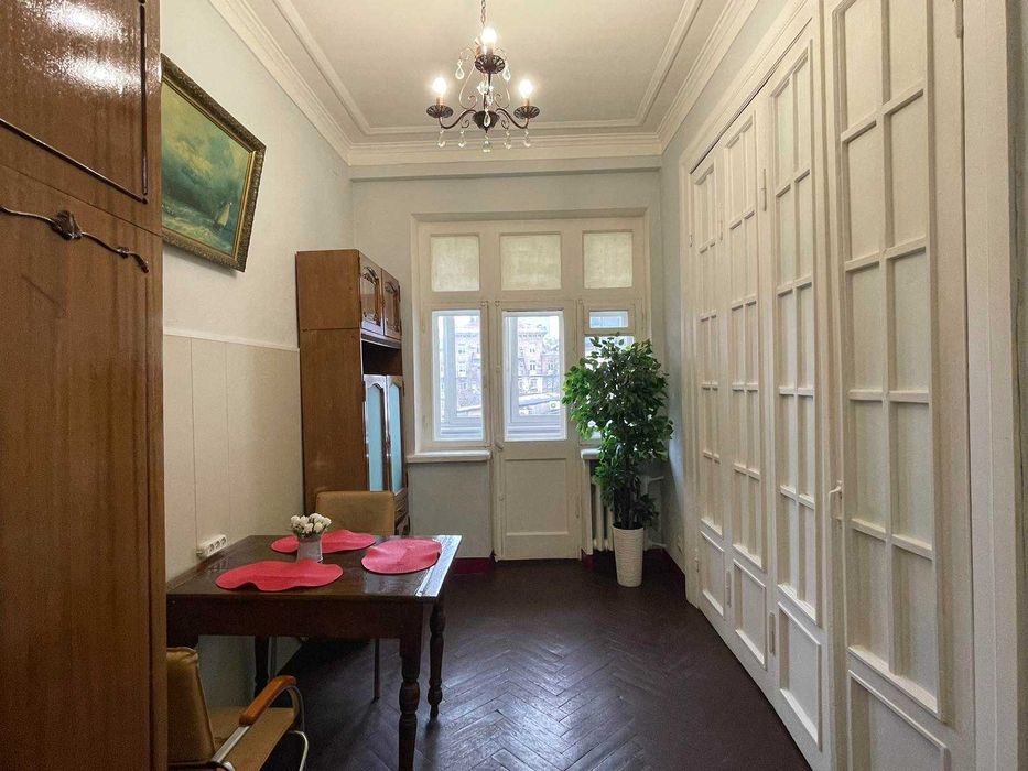 Гарний хостел Київ метро Площа Українських Героїв