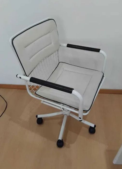 Secretaria e Cadeira regulável em altura