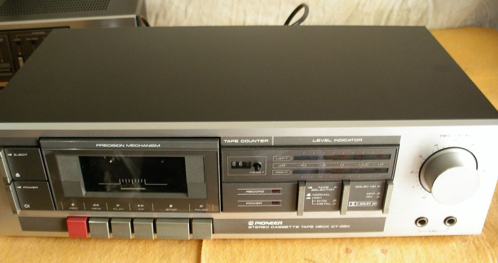 Pioneer Hi-Fi System, 3 Components64739682585347123