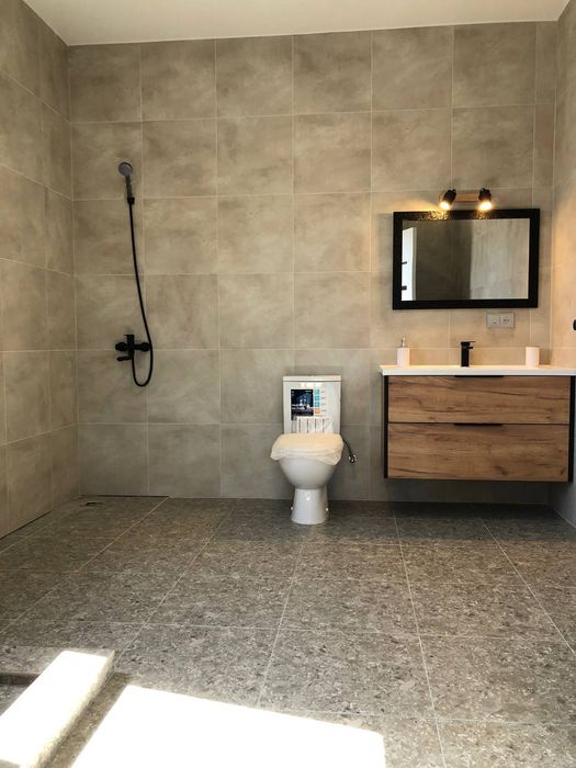 Продаётся новый дом в Обуховке в закрытом охраняемом городке с ремонто