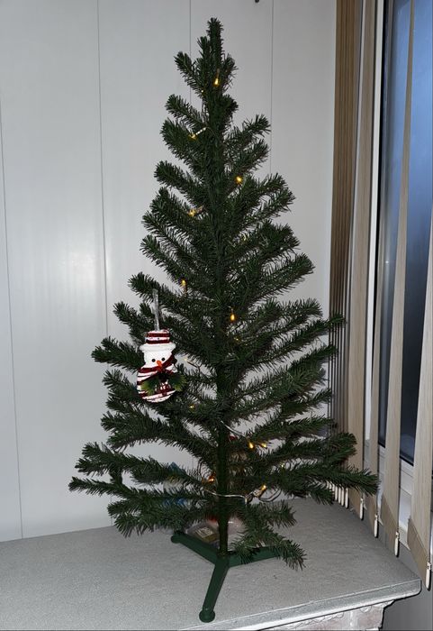 Ялинка ( 70-80 років) Высота 120 см На підставці