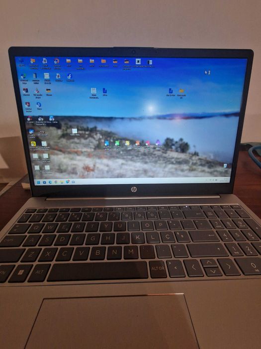 Portátil HP 15,6" Ryzen 5 7520U 16GB RAM SSD 512GB