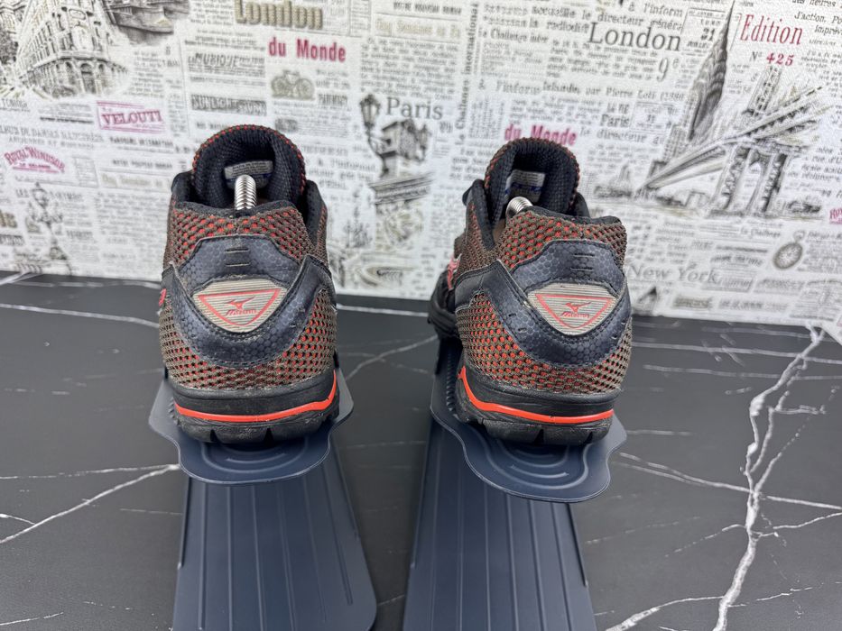 Кросівки Mizuno Wave Harrier 2 Розмір 44.5 Взуття