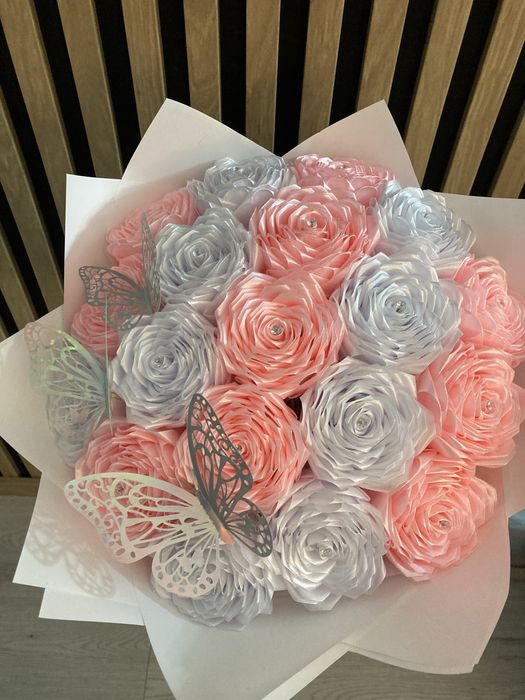 Bukiet róż ze wstążki