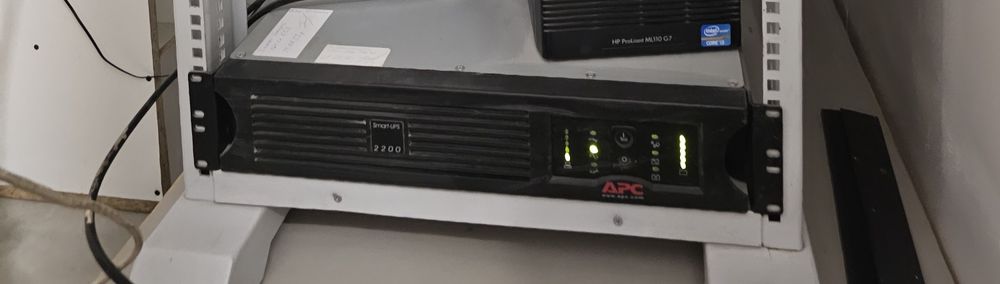 Смарт UPS APC 2200 Rmi2u з акумуляторамии