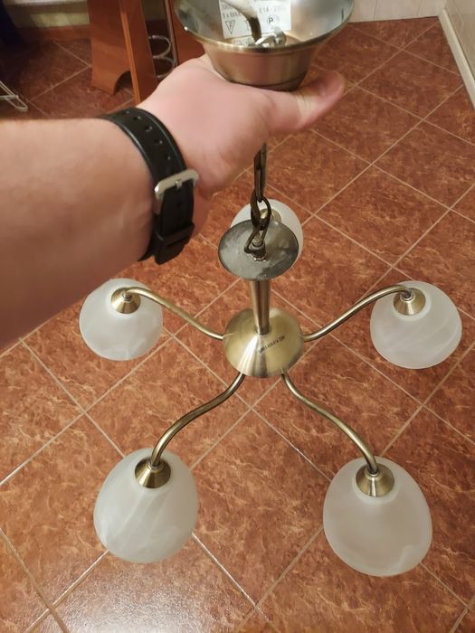 Sprzedam żyrandol na 5 żarówek metalowy