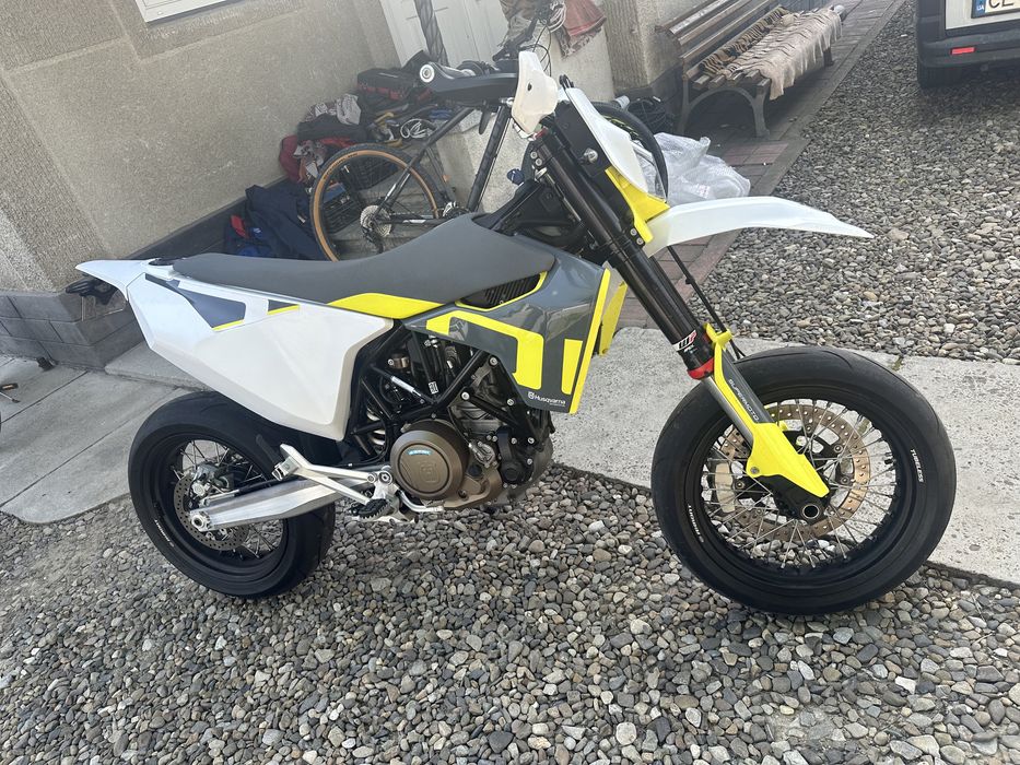 Мотоцикл Husqvarna Super Moto 701