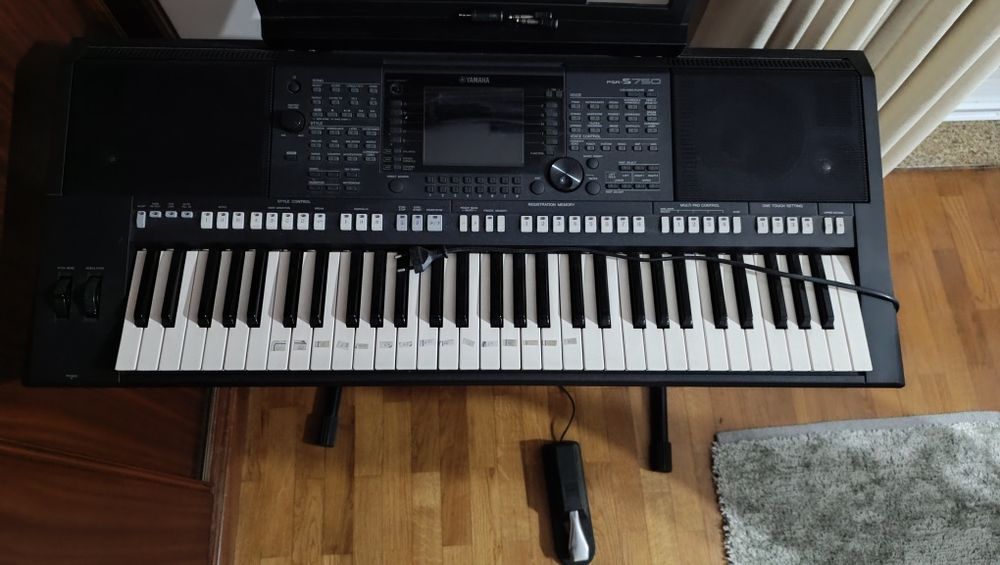 Teclado/Piano Yamaha psr-s750