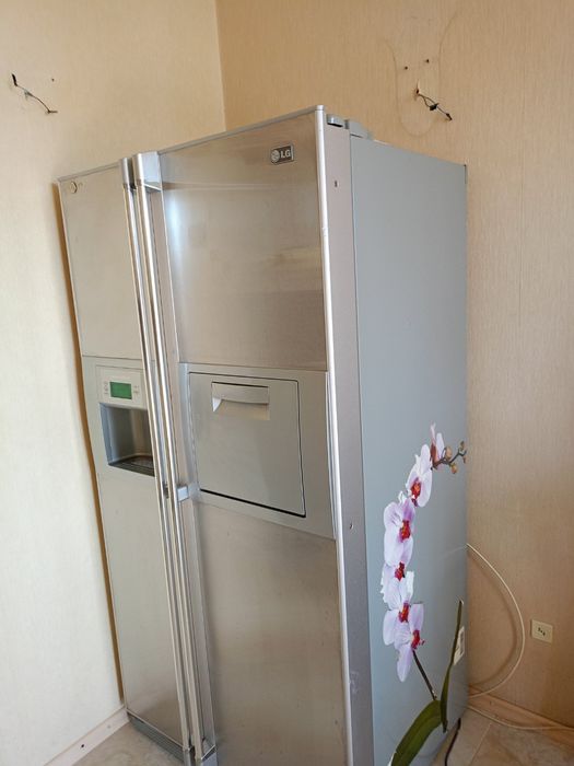 Продам холодильник LG