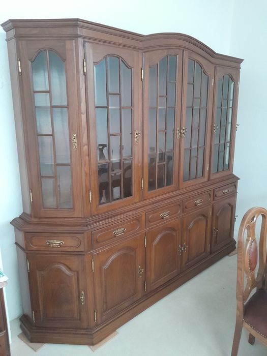 Móvel Sala/ Louceiro e  mesa com 8 cadeiras