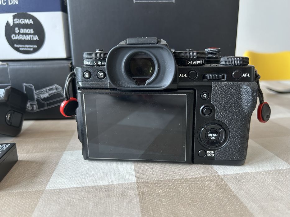 Fujifilm X-T3 + Lens & Battery Grip