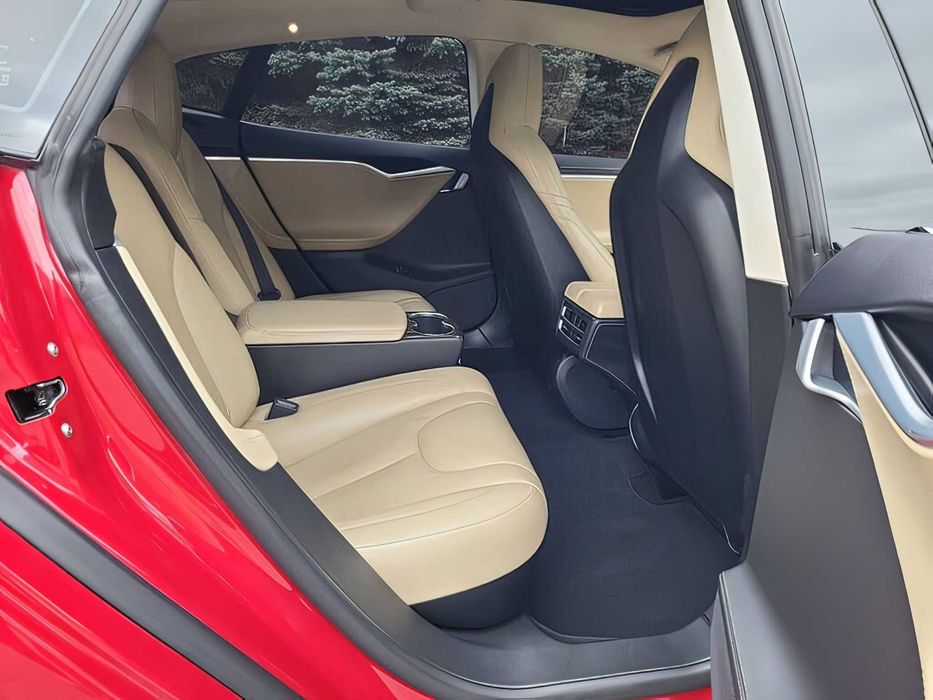 Tesla Model S      2015