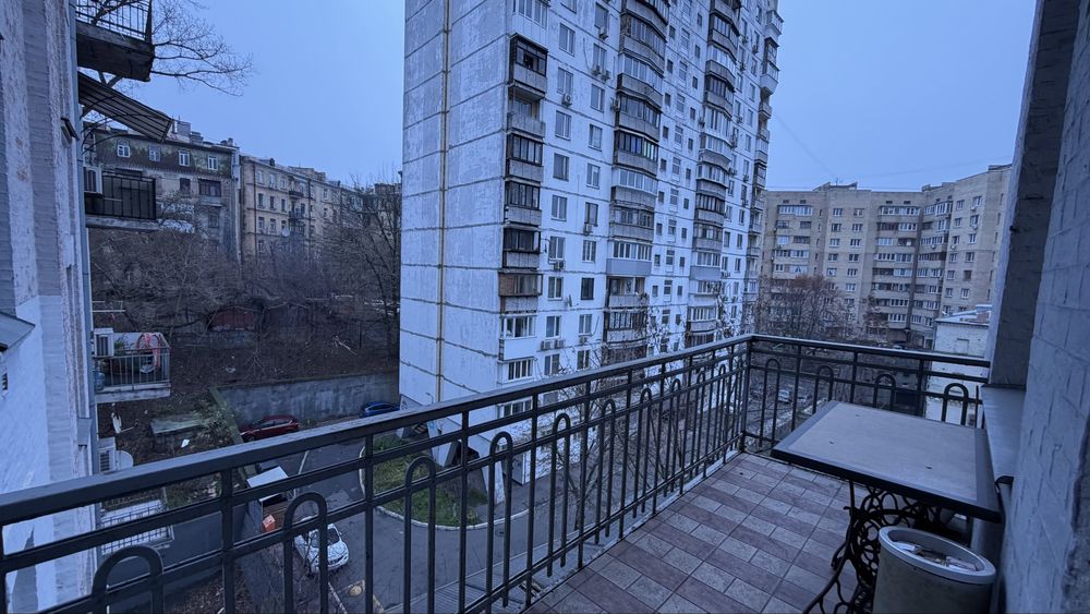 Саксаганського 58,  центр  Київа, представницький офіс