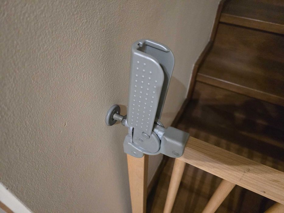 Bramka zabezpieczająca na schody drewniana