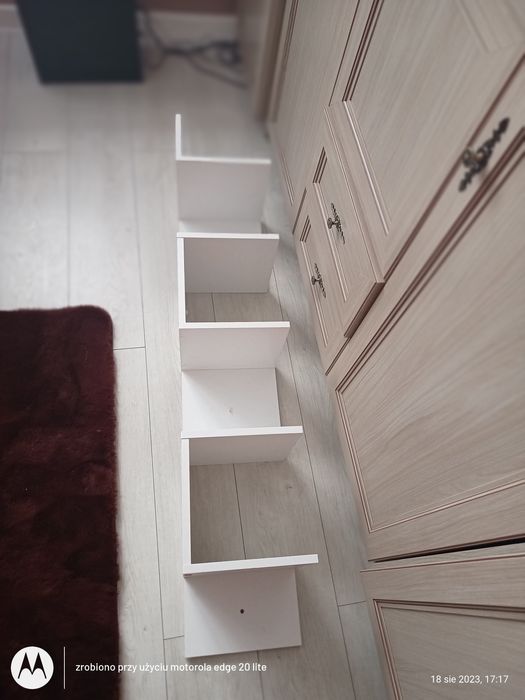 Półka wisząca narożna