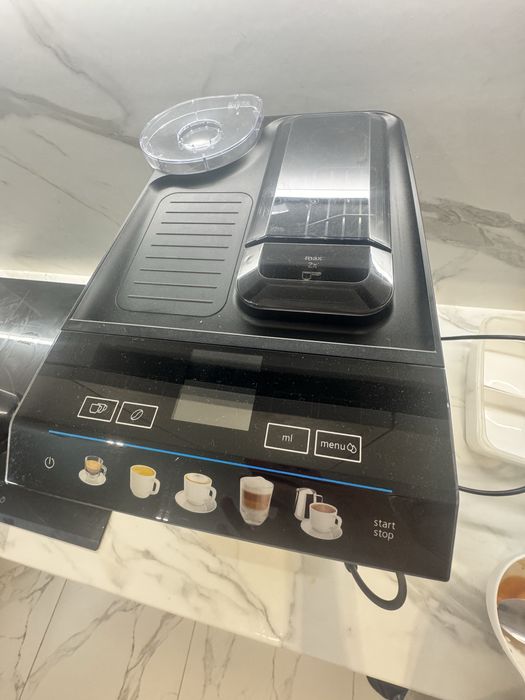 Топова кавомашина Siemens Siemens EQ 500 TP503D04 Німеччина б/у