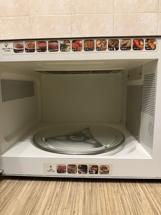 Продам микроволновую печь Whirlpool