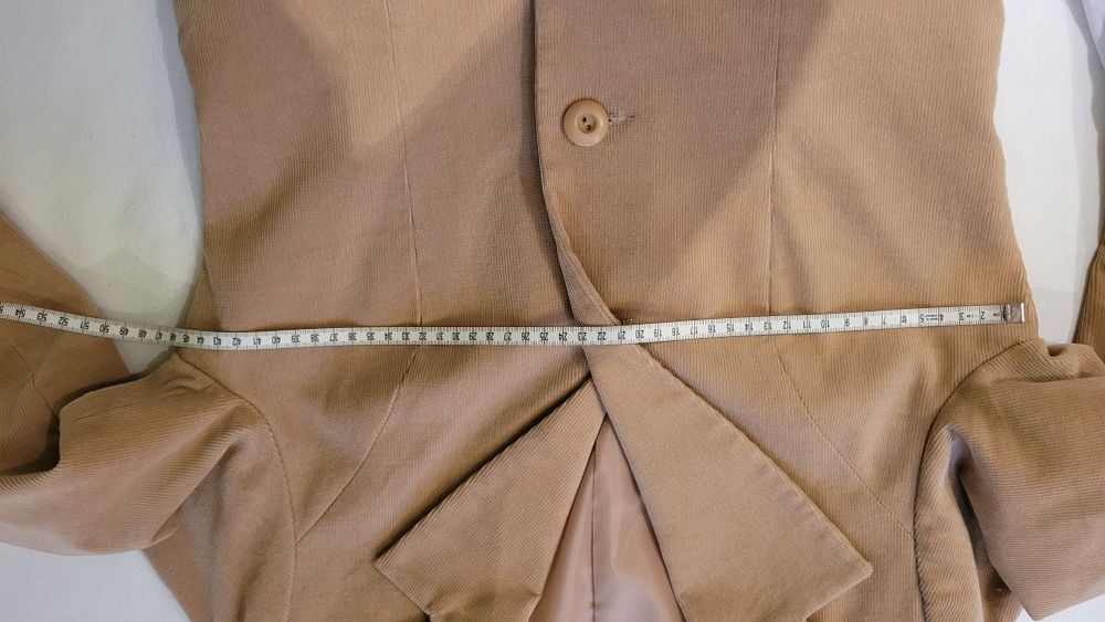 Sztruksowy beżowy płaszczyk z podszewką