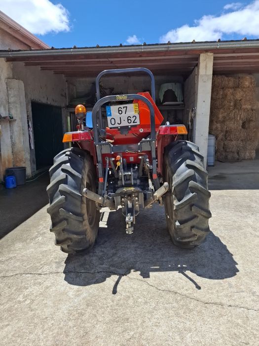 Trator em muito bom estado