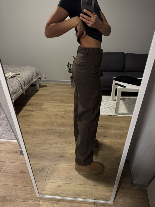 Трендові коричневі джинси Mango