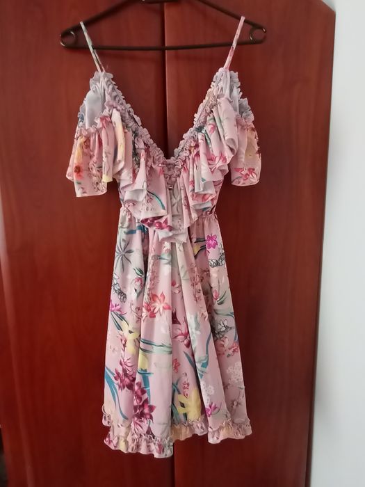 Krótka letnia sukienka