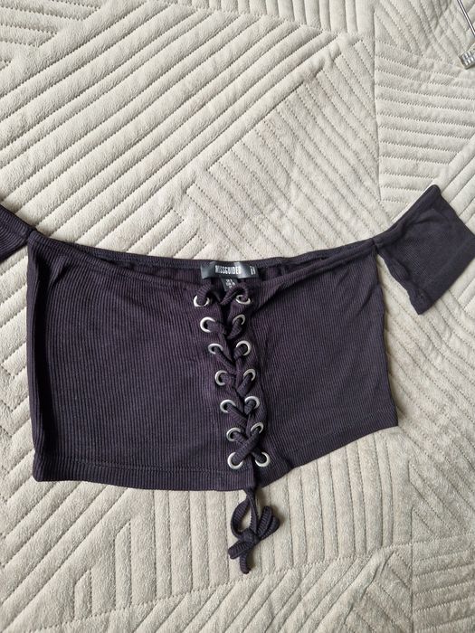 Crop top missguided z wiązaniem czarny prążkowany
