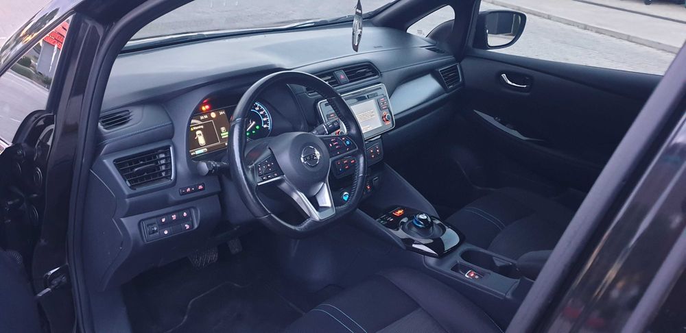 Продам Nissan Leaf