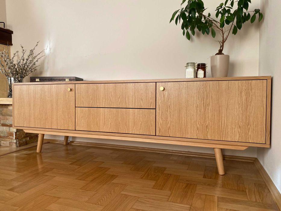 Szafka RTV (sideboard) 200cm z szufladami tip-on i pionowym usłojeniem