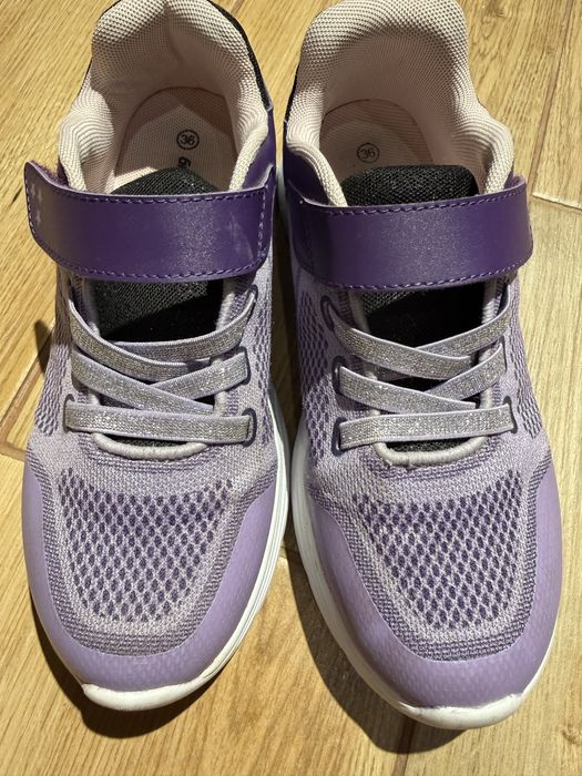 Кросівки на дівчинку