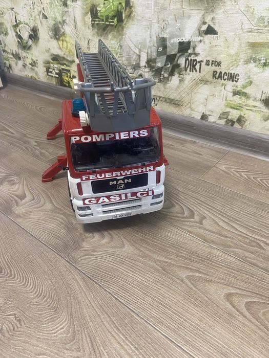 Продам пожежну машину bruder