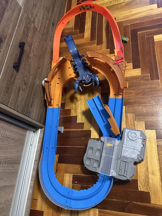 Трек hot wheels Жало скорпіона монстер трак