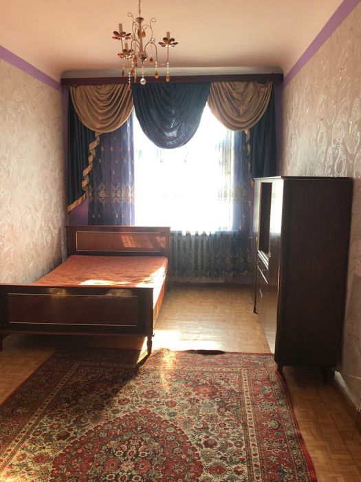 3-х кімн. Центр міста! Частково меблі. Холодильник.Можна з тваринкою.