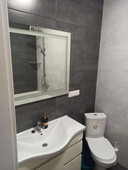 Однокімнатна з хорошим ремонтом, газове опалення, поруч парк Мама